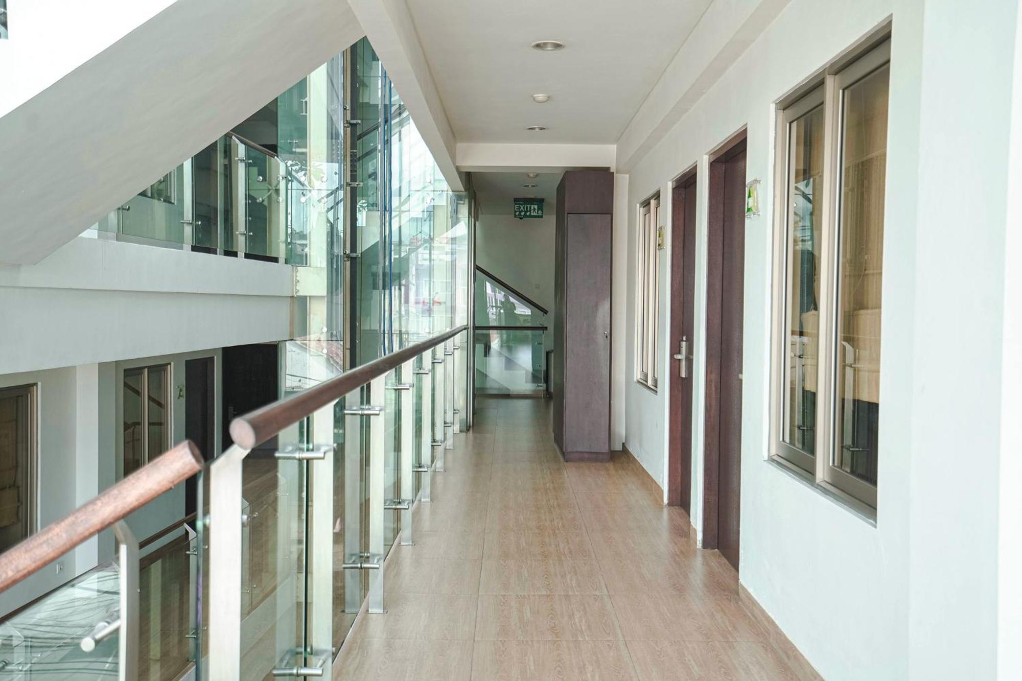 Pyrenees Malioboro Hotel Джокякарта Екстериор снимка