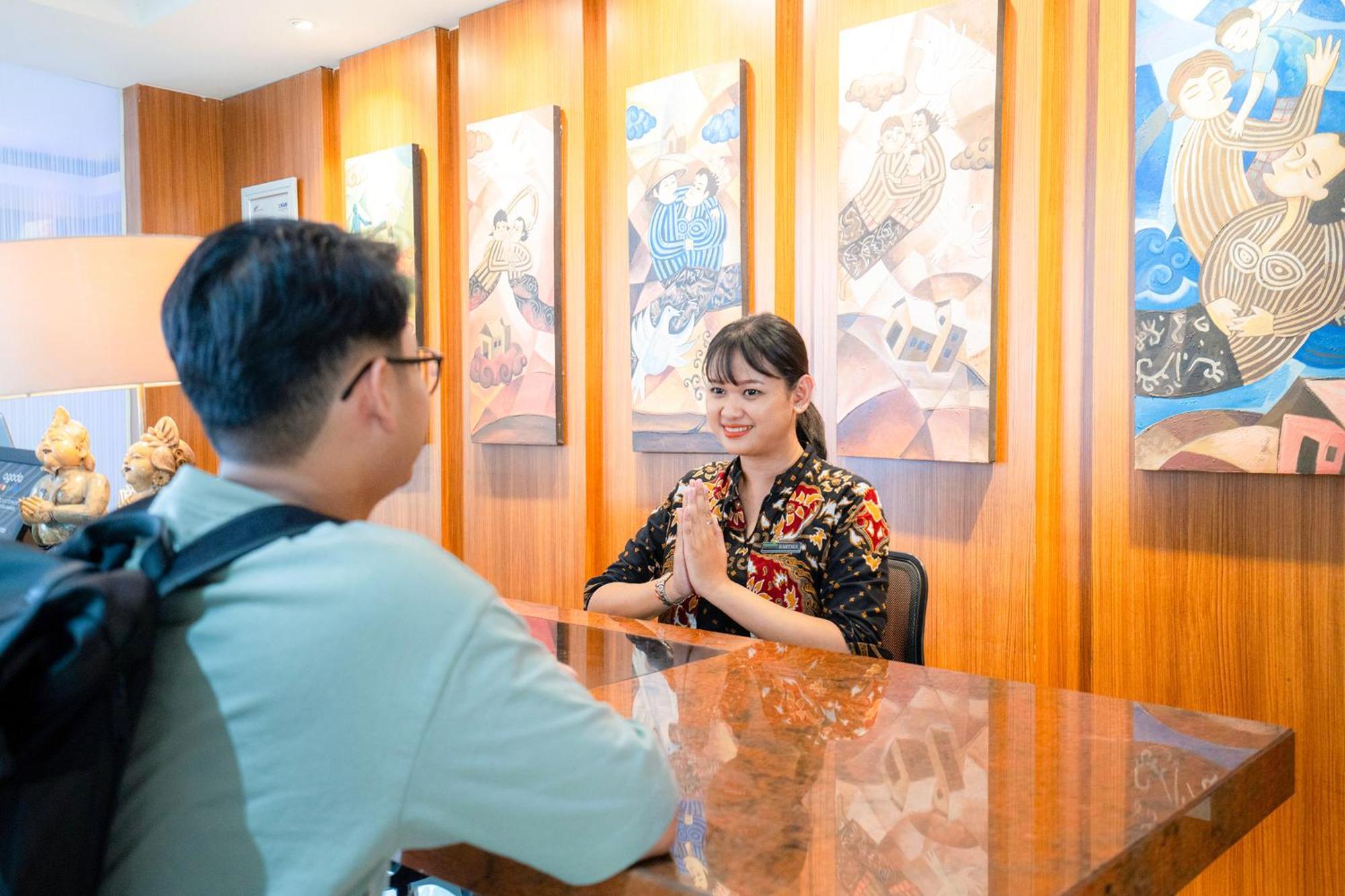 Pyrenees Malioboro Hotel Джокякарта Екстериор снимка
